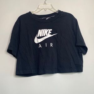 Super cute women’s black Nike Air Cropped Workout Top